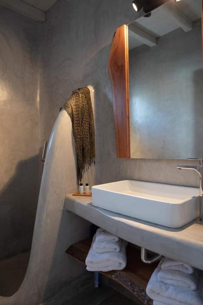 Ano mera villas mykonos - zaira villa - concierge mykonos interior toilet